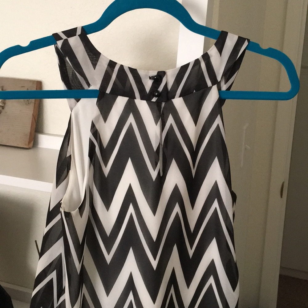 Top - Picture 2 of 2